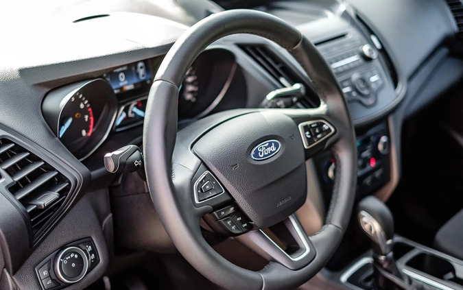 Ford Kuga cena 53900 przebieg: 138679, rok produkcji 2018 z Białystok małe 326